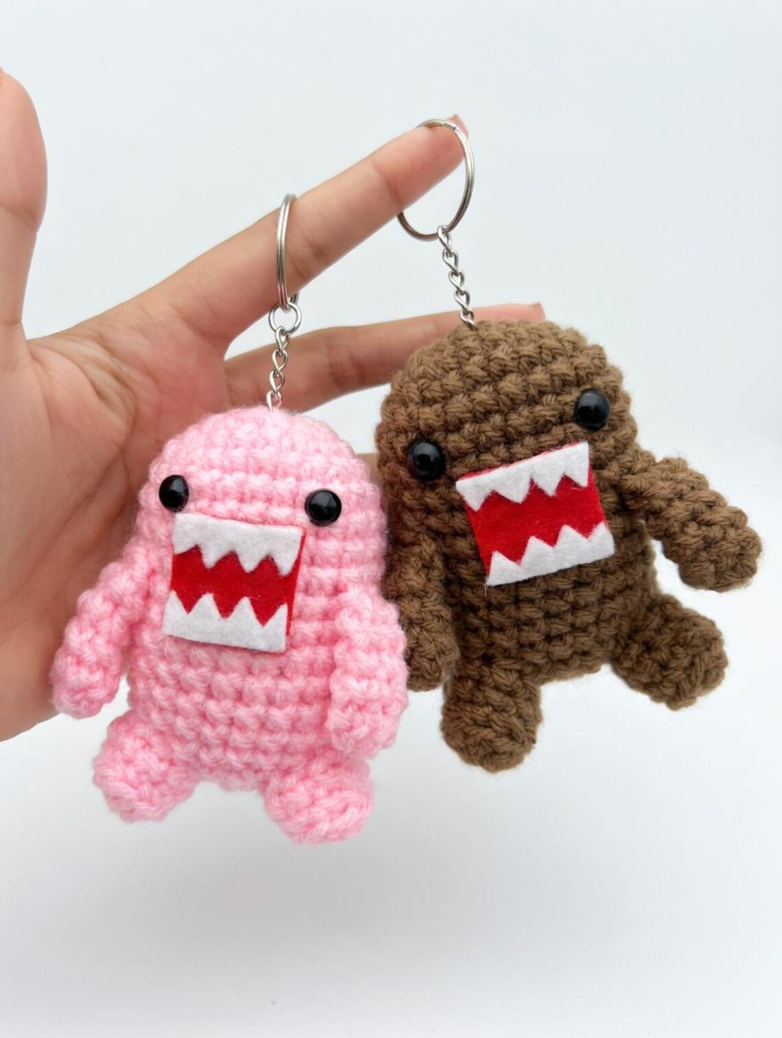 Domo Couple Crochet Keychain, Cute Amigurumi Monster Plush, Handmade Funny Bag Charm, Kawaii Creature Keyring Gift