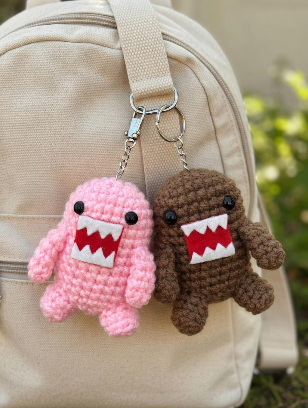 Domo Couple Crochet Keychain, Cute Amigurumi Monster Plush, Handmade Funny Bag Charm, Kawaii Creature Keyring Gift