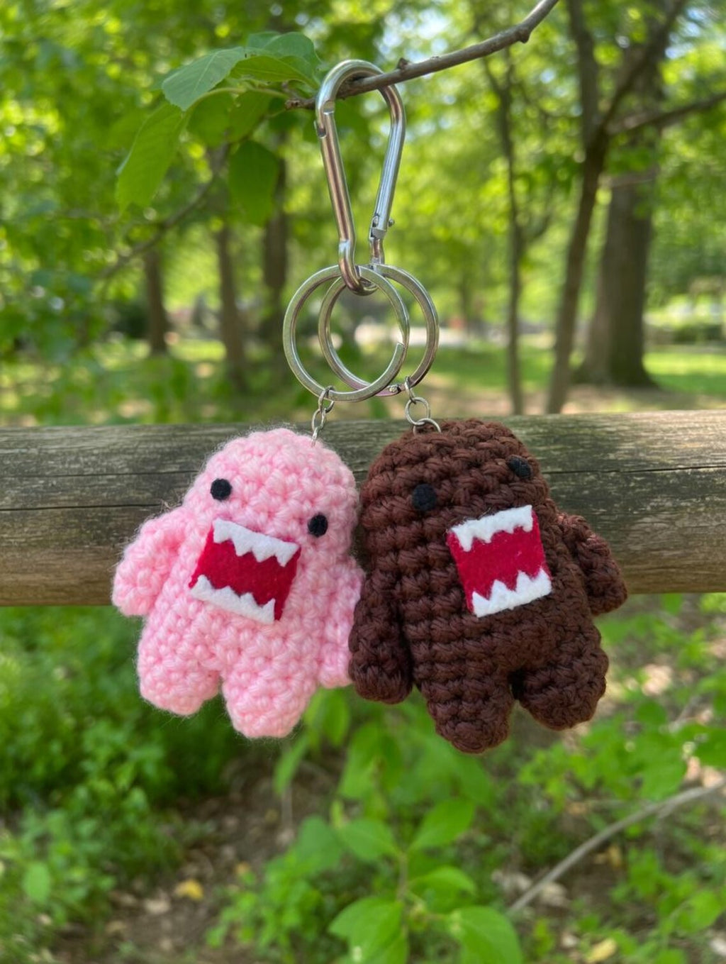 Domo Couple Crochet Keychain, Cute Amigurumi Monster Plush, Handmade Funny Bag Charm, Kawaii Creature Keyring Gift