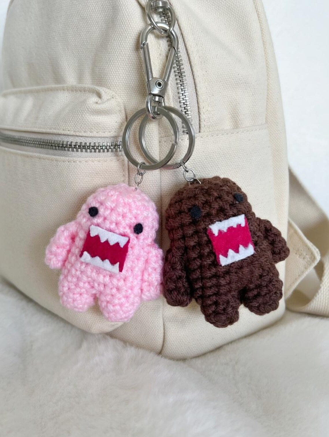 Domo Couple Crochet Keychain, Cute Amigurumi Monster Plush, Handmade Funny Bag Charm, Kawaii Creature Keyring Gift