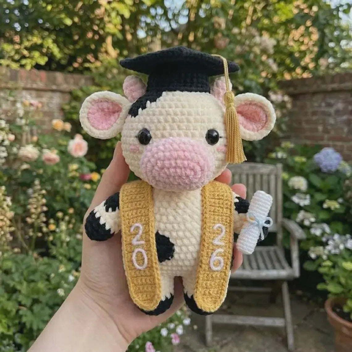Graduation Cow Crochet Plush, 2026 Graduate Amigurumi Cow Doll, Handmade Graduation Gift, Cow Plushie With Cap & Diploma, Keepsake Gift