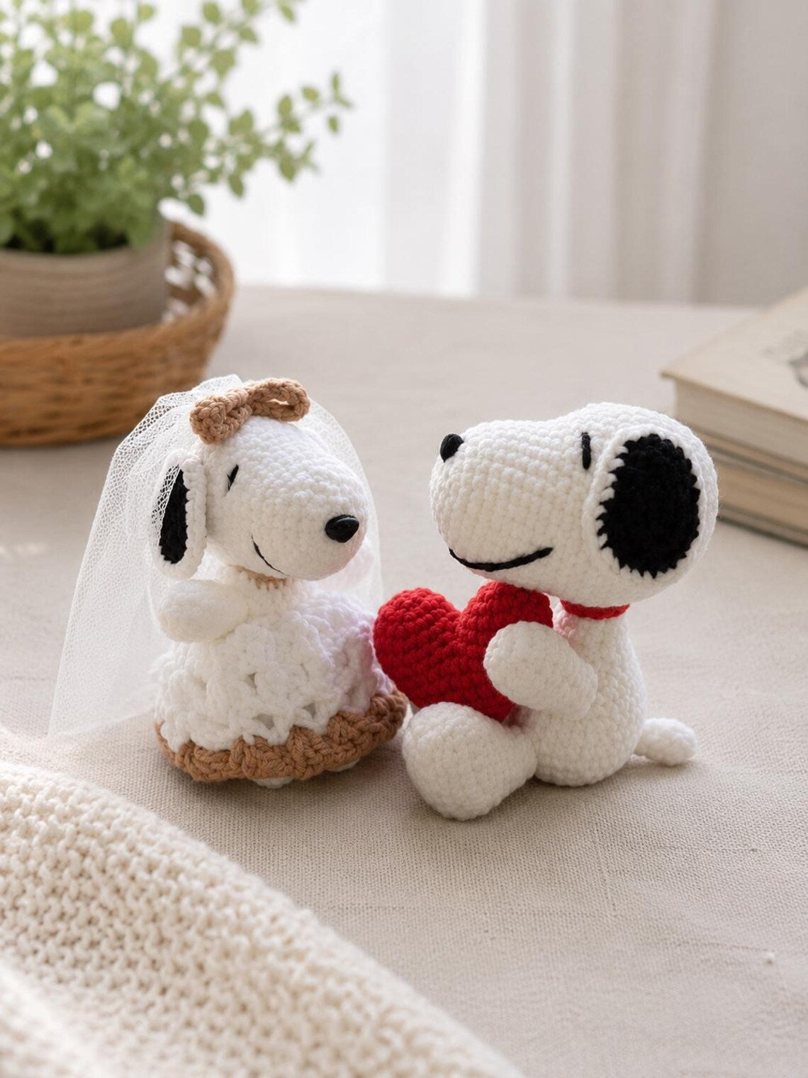 Snoopy Crochet Wedding Couple, Handmade Dog Bride and Groom Plush, Romantic Amigurumi Anniversary Gift, Cute Wedding Decor for Couples